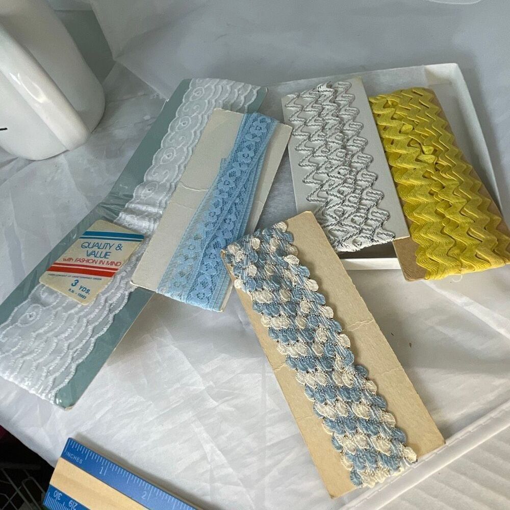 One lot vintage of sewing trimmings lace eyelet zig zag